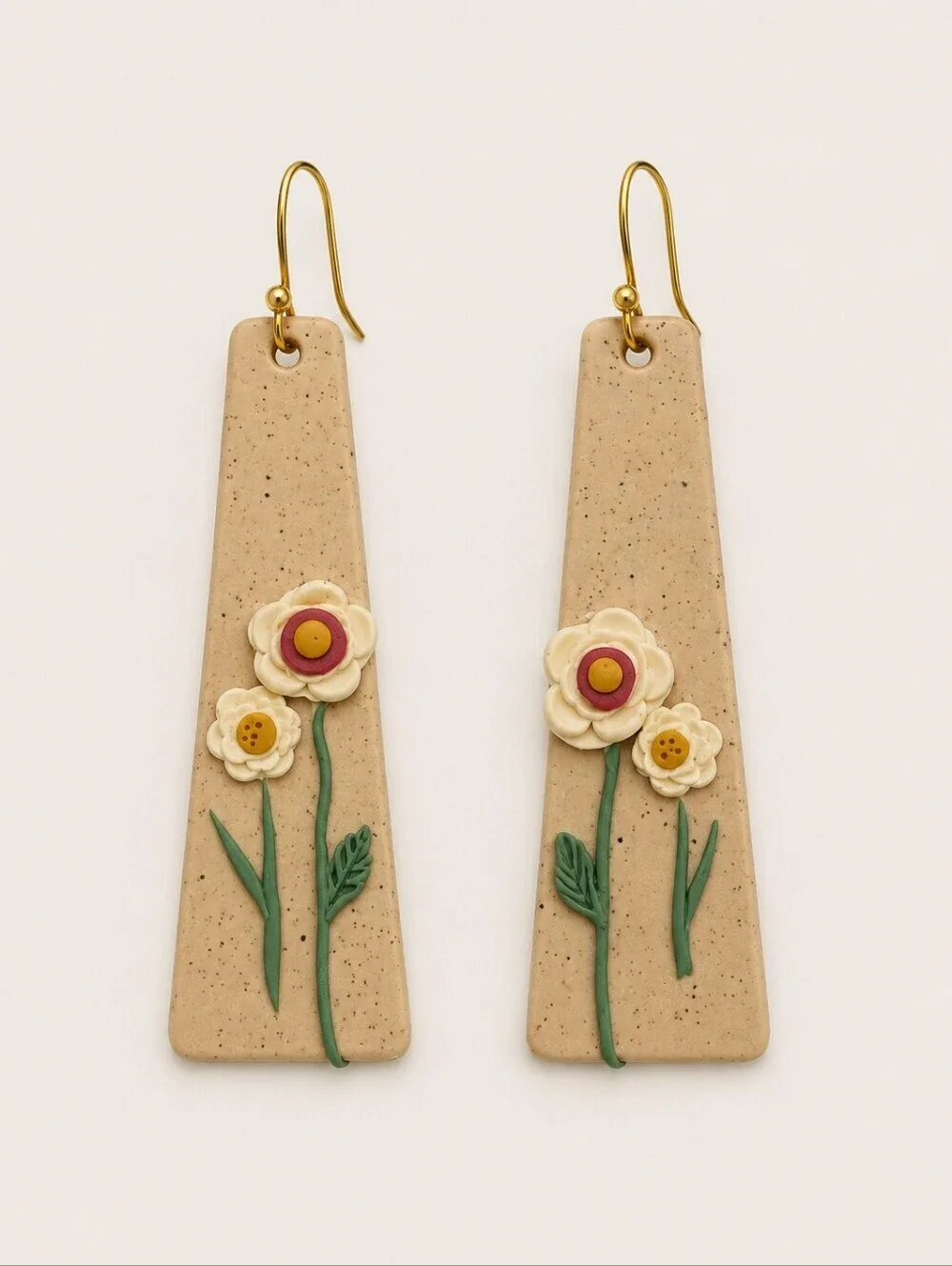 Vintage 1970s Floral Daisy Beige Linear Earrings